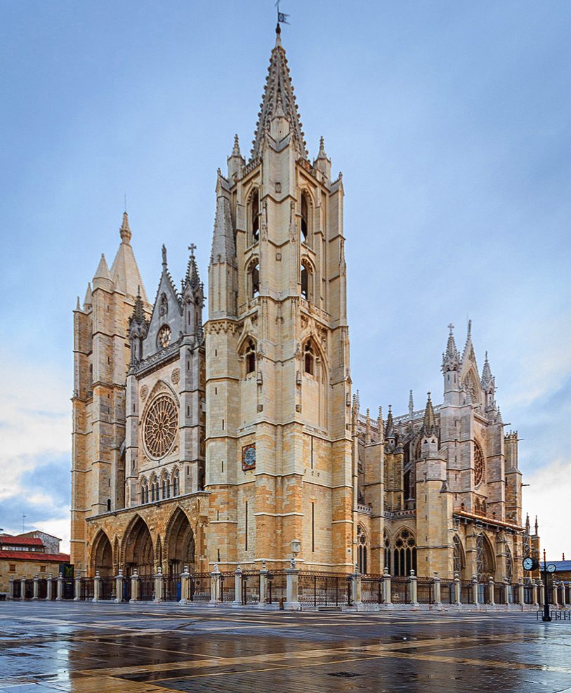 Catedral_Gótica_de_León_edited