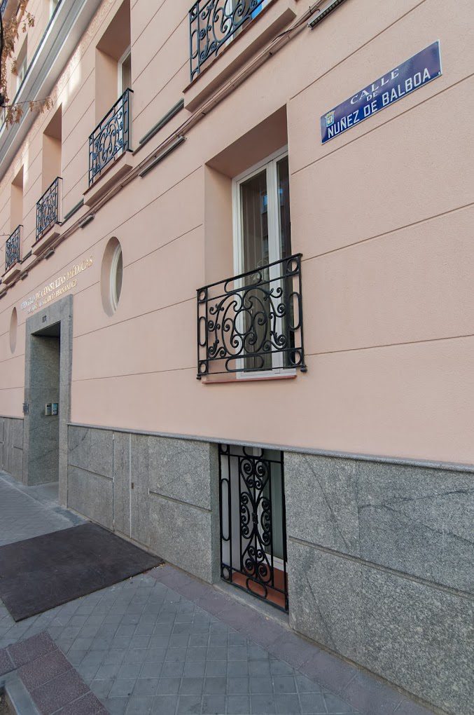 Fachada del Instituto Nacional de Micropigmentación en Madrid